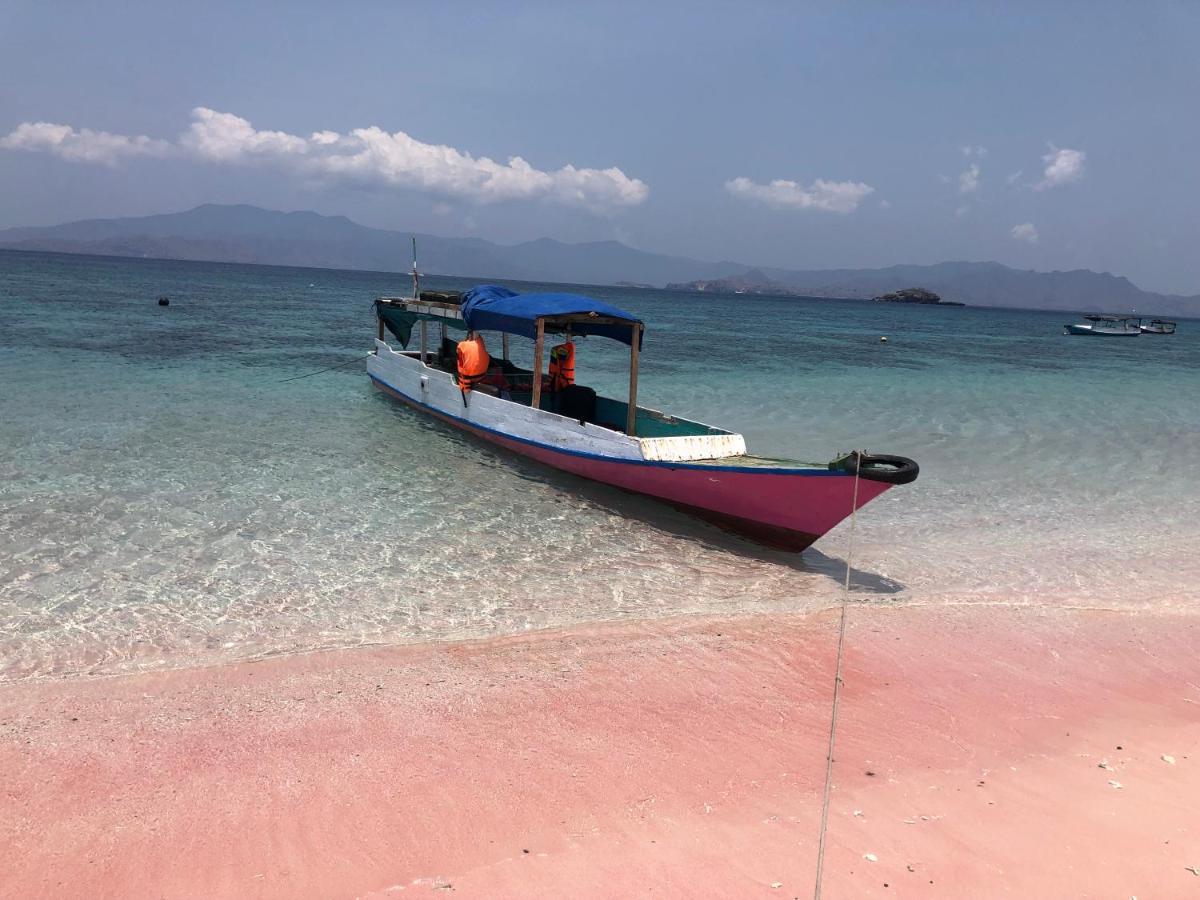 Dua Putri Komodo Homestay Екстериор снимка
