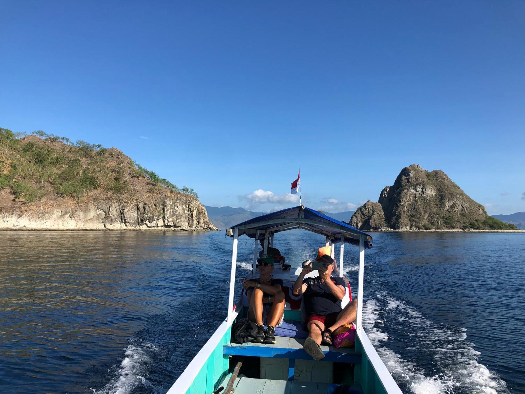 Dua Putri Komodo Homestay Екстериор снимка