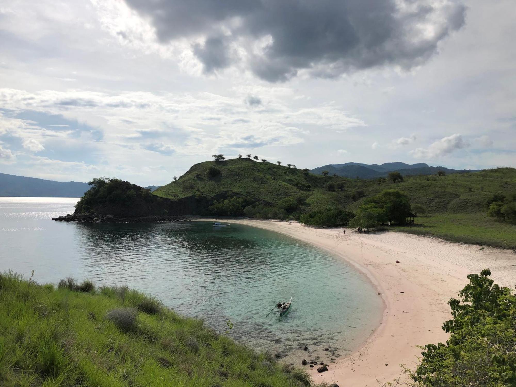 Dua Putri Komodo Homestay Екстериор снимка