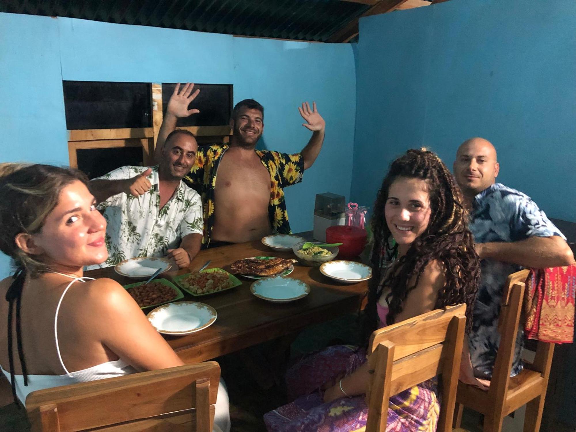 Dua Putri Komodo Homestay Екстериор снимка