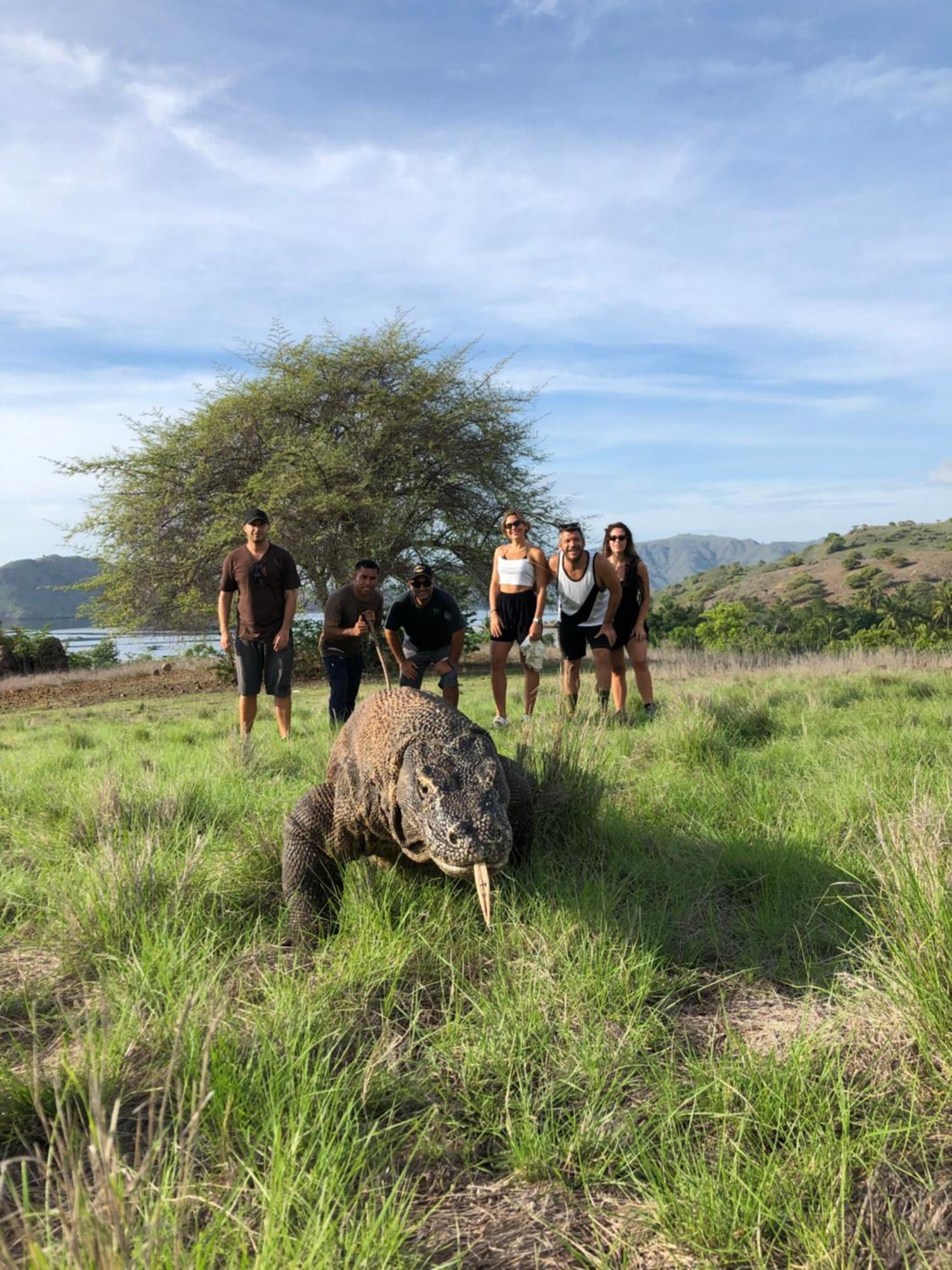 Dua Putri Komodo Homestay Екстериор снимка