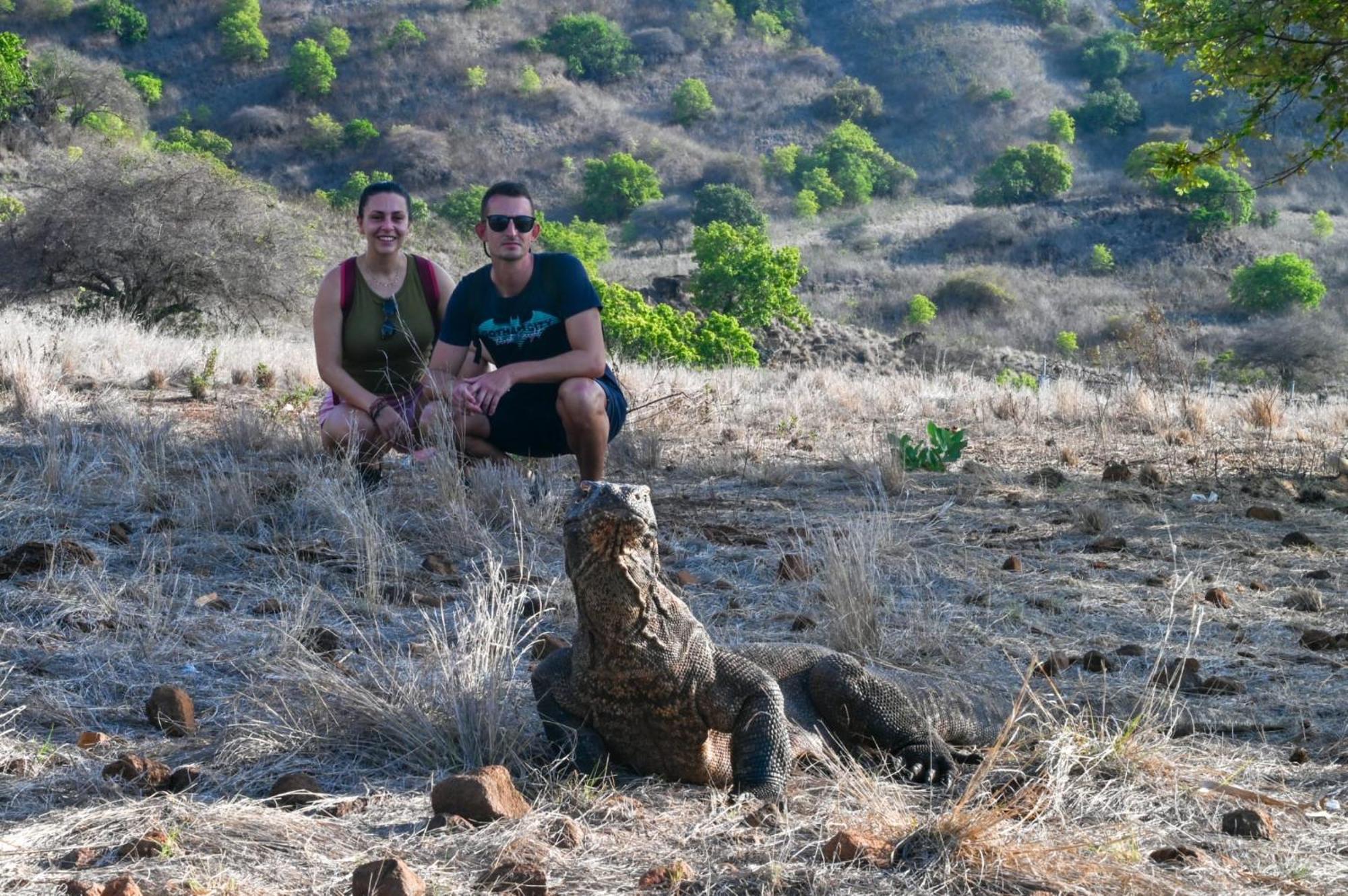 Dua Putri Komodo Homestay Екстериор снимка