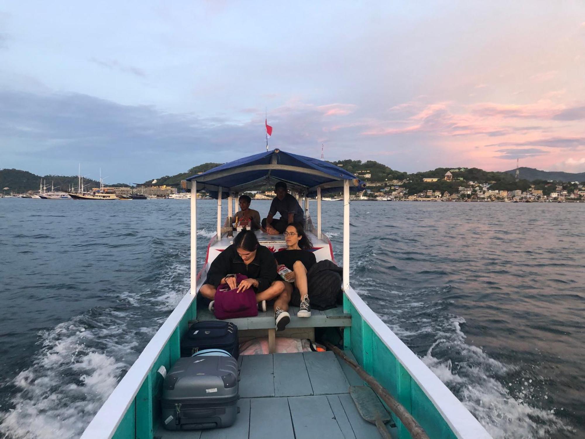 Dua Putri Komodo Homestay Екстериор снимка