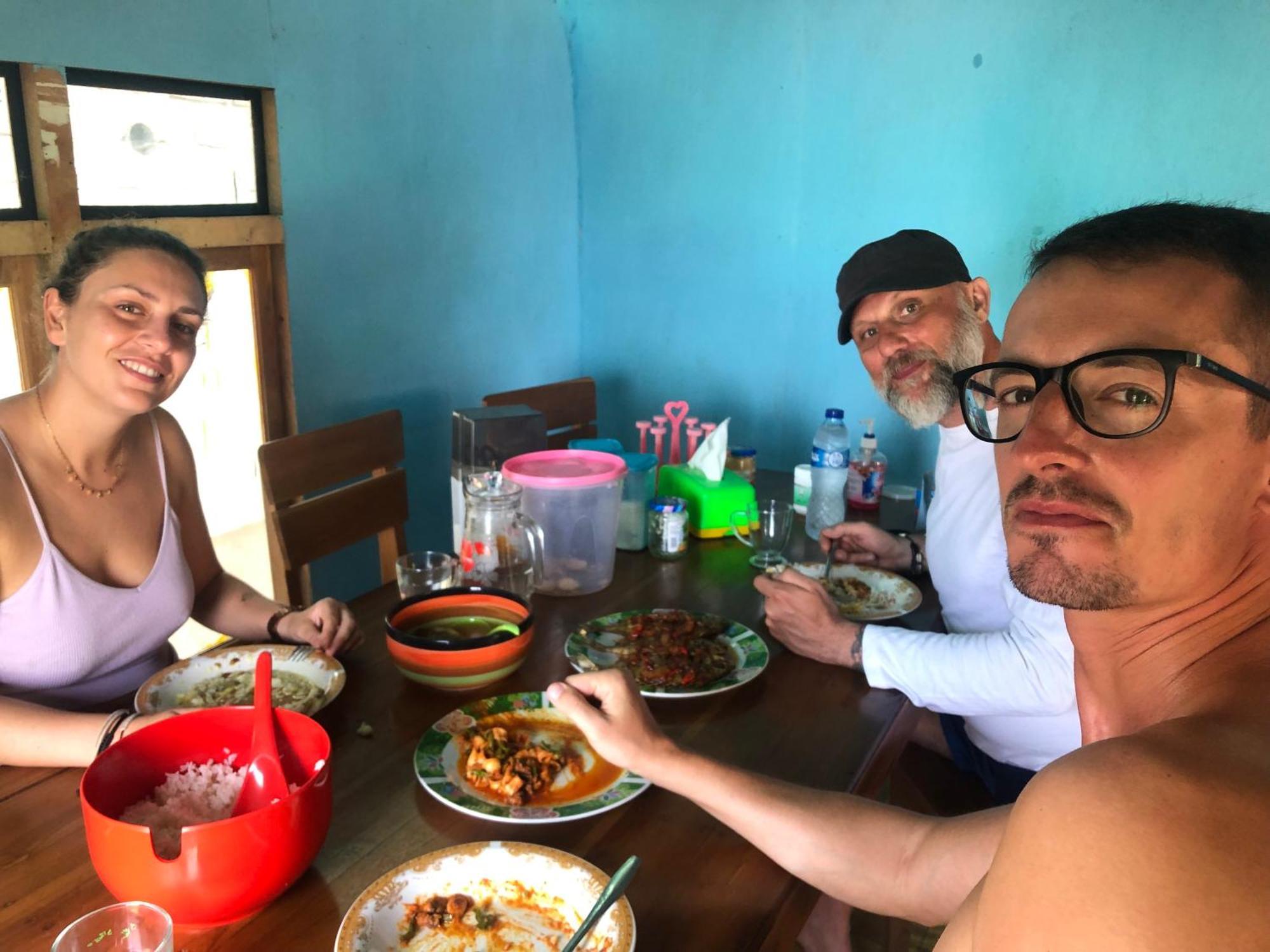 Dua Putri Komodo Homestay Екстериор снимка
