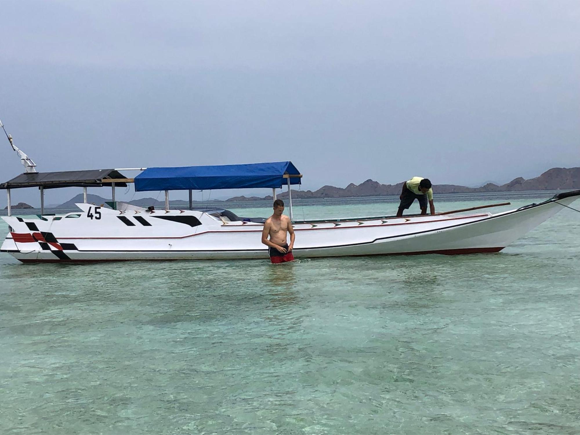 Dua Putri Komodo Homestay Екстериор снимка