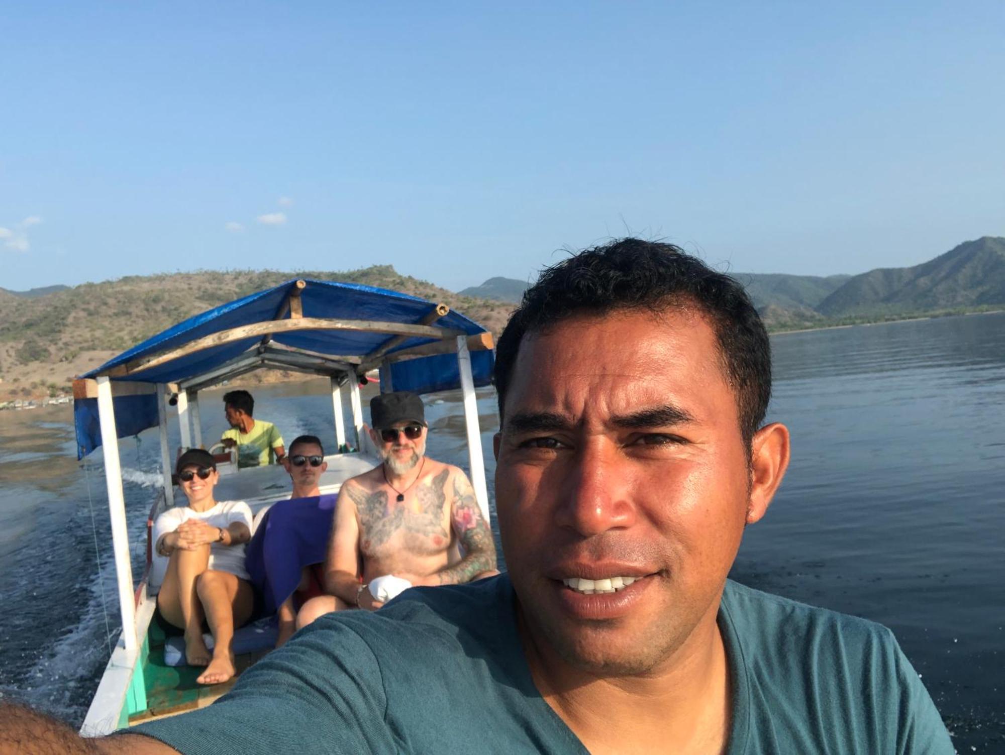 Dua Putri Komodo Homestay Екстериор снимка