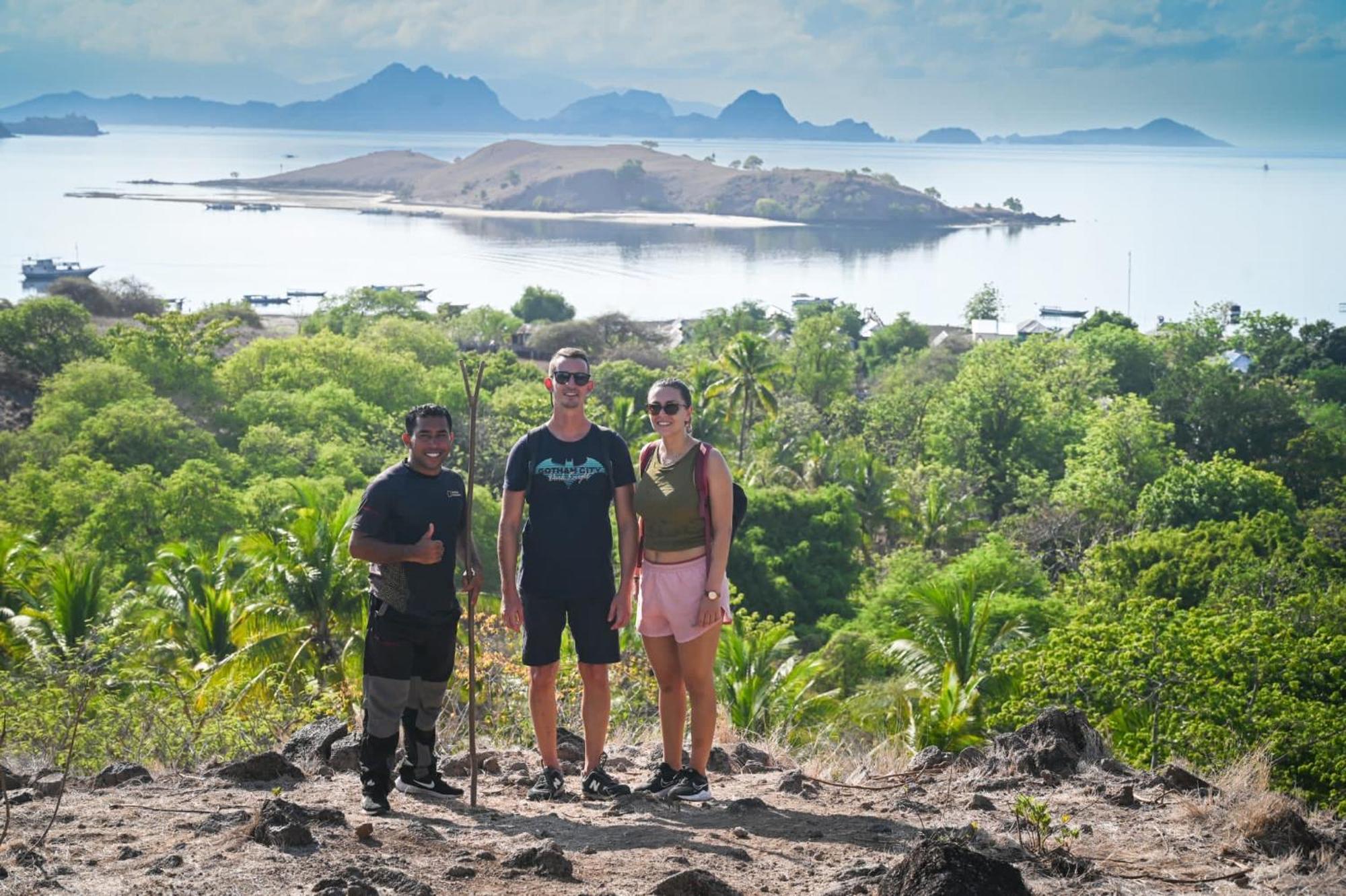 Dua Putri Komodo Homestay Екстериор снимка