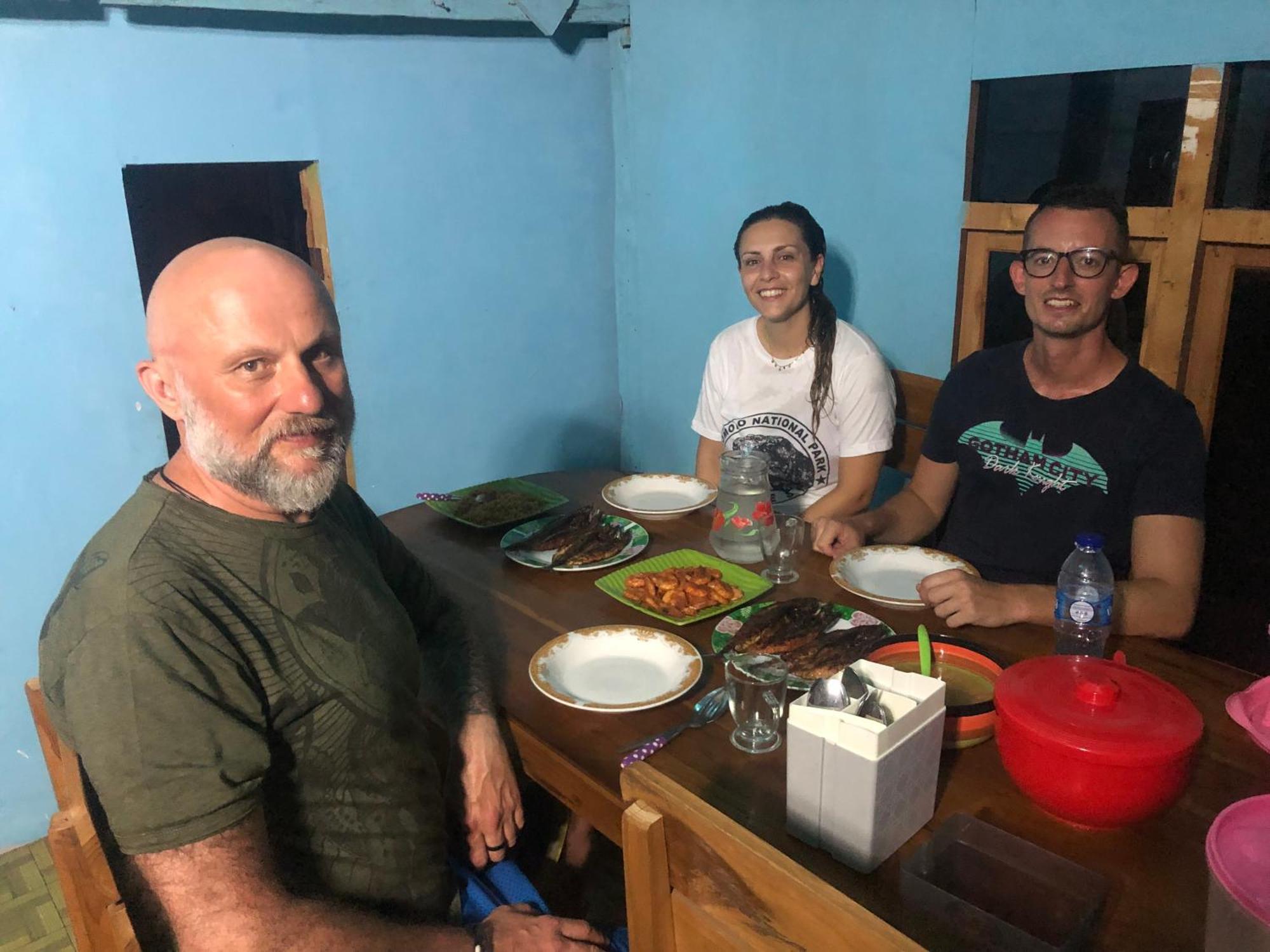 Dua Putri Komodo Homestay Екстериор снимка