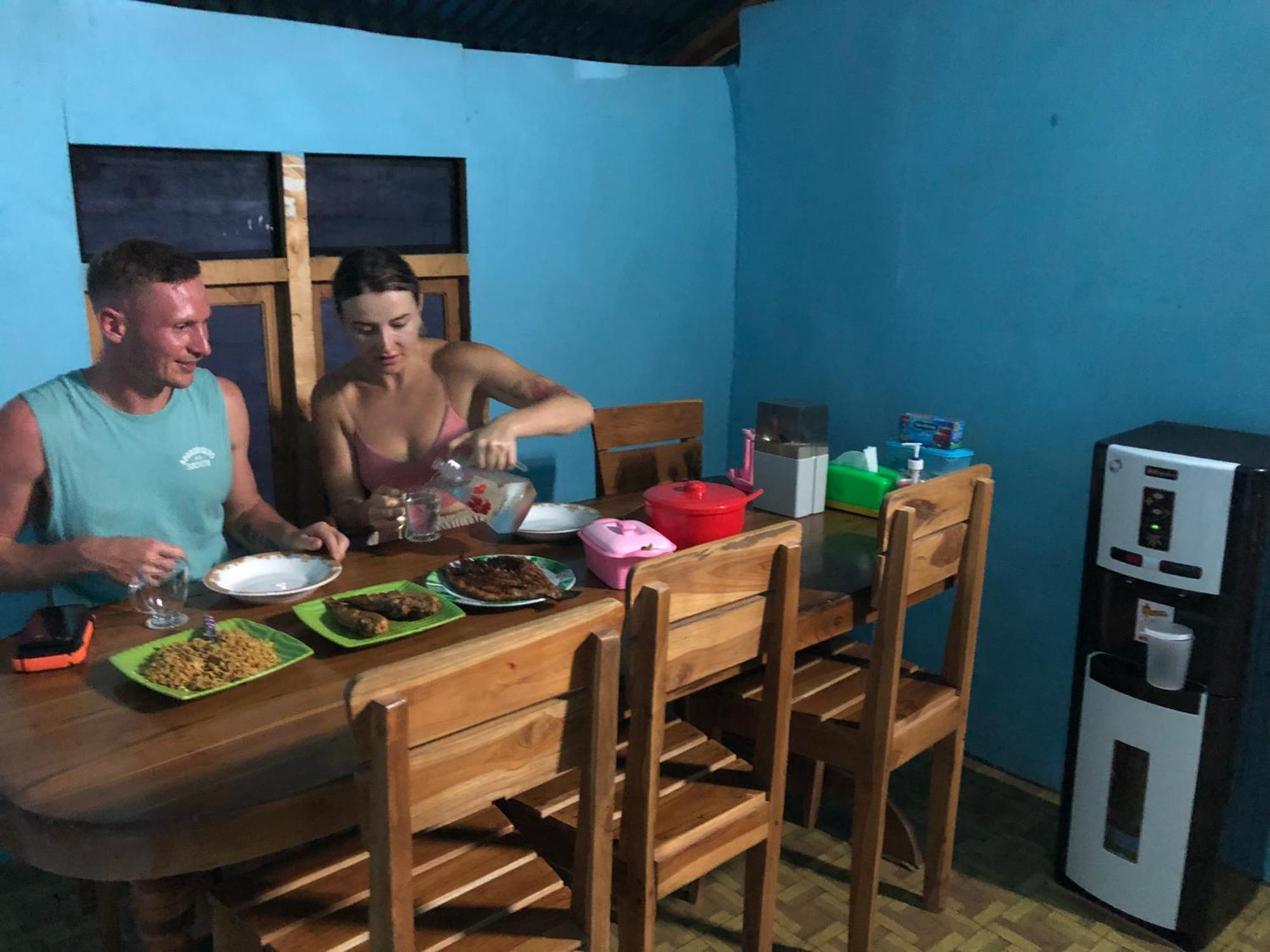 Dua Putri Komodo Homestay Екстериор снимка