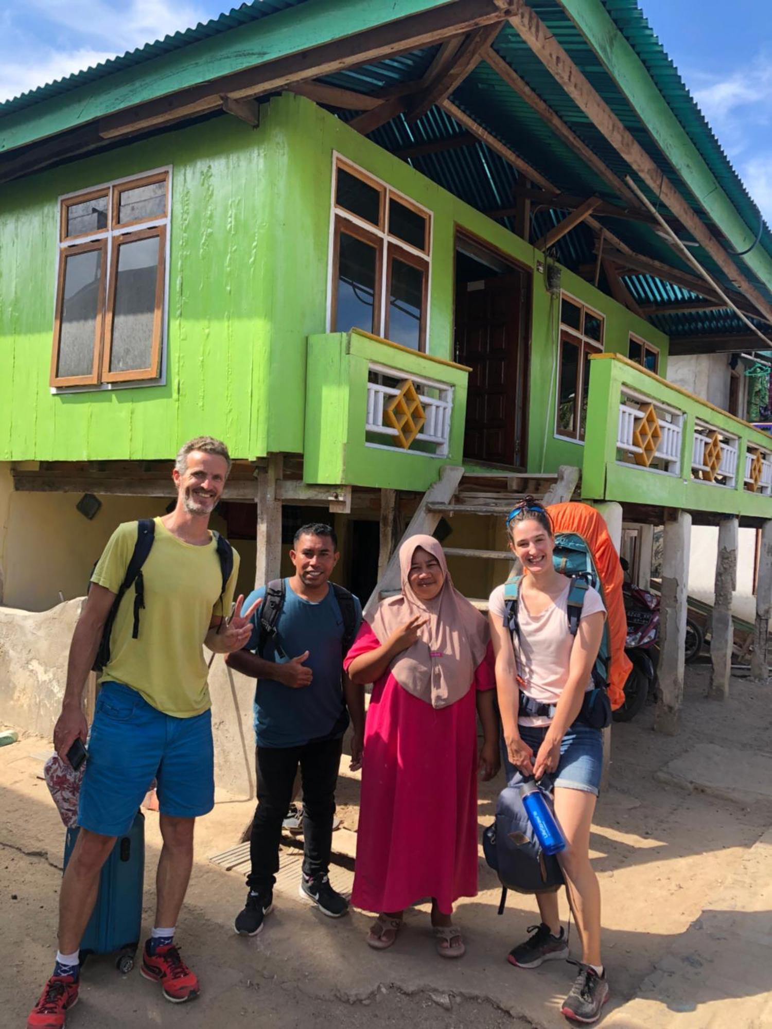 Dua Putri Komodo Homestay Екстериор снимка