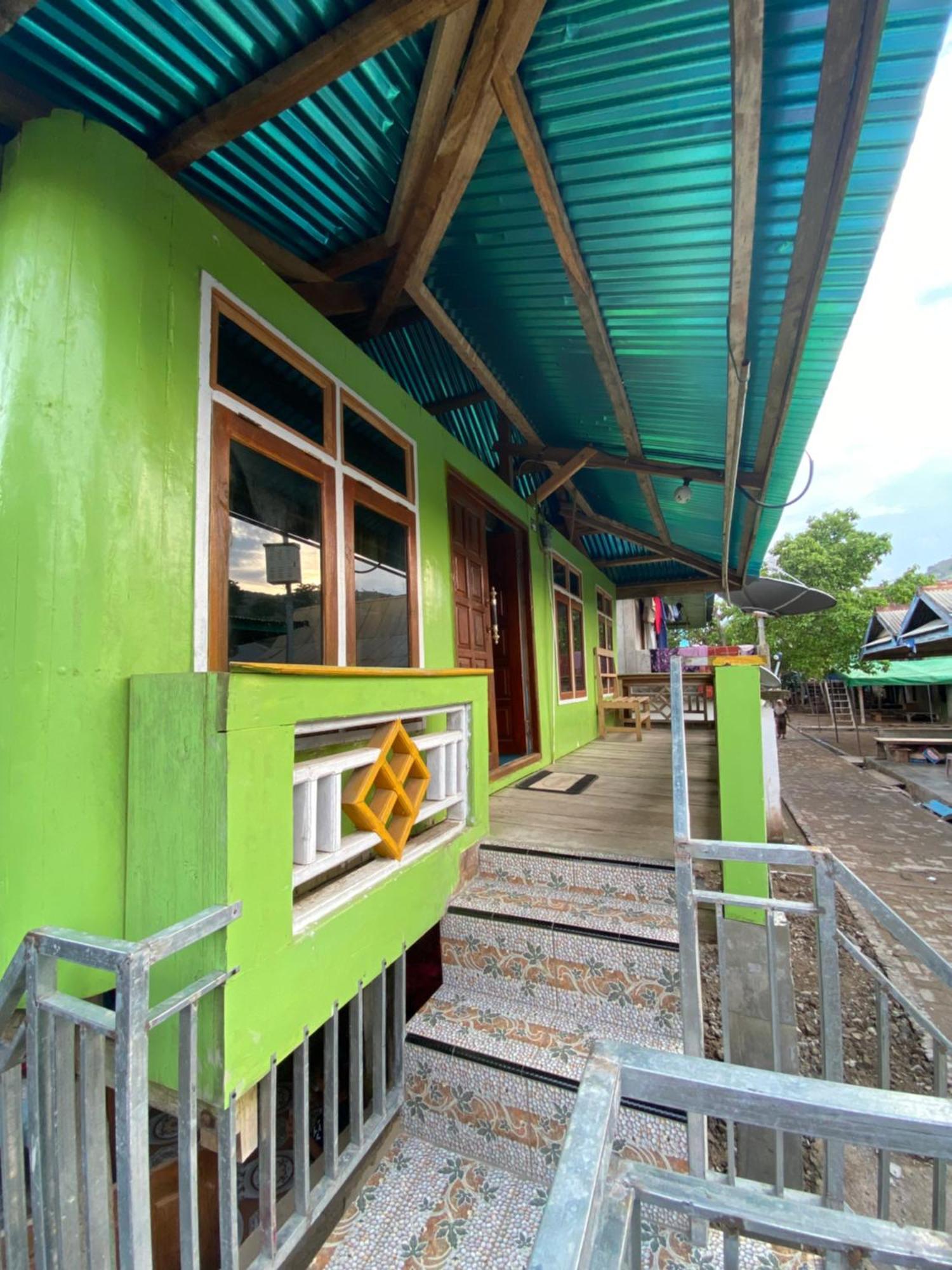 Dua Putri Komodo Homestay Екстериор снимка