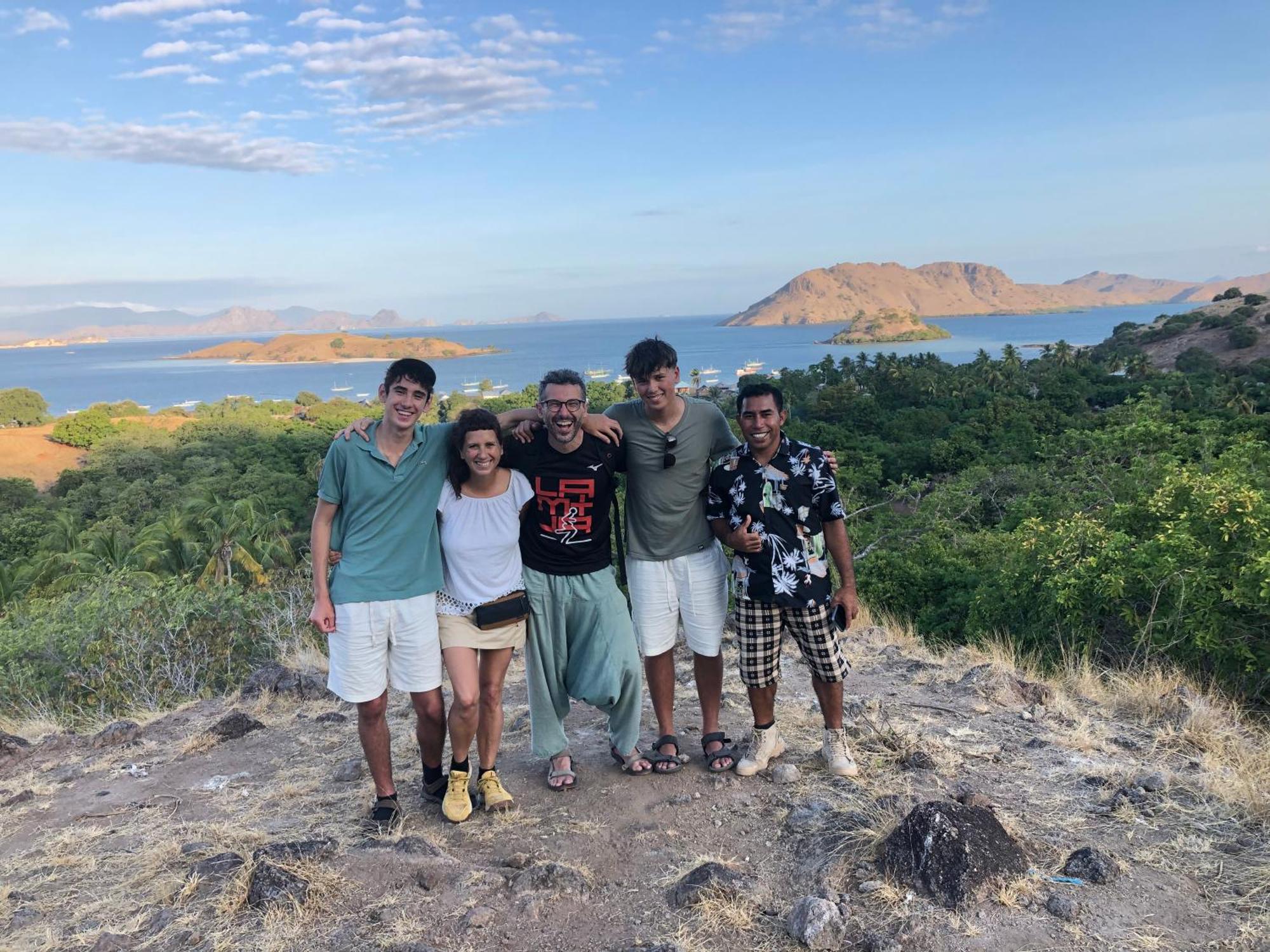 Dua Putri Komodo Homestay Екстериор снимка