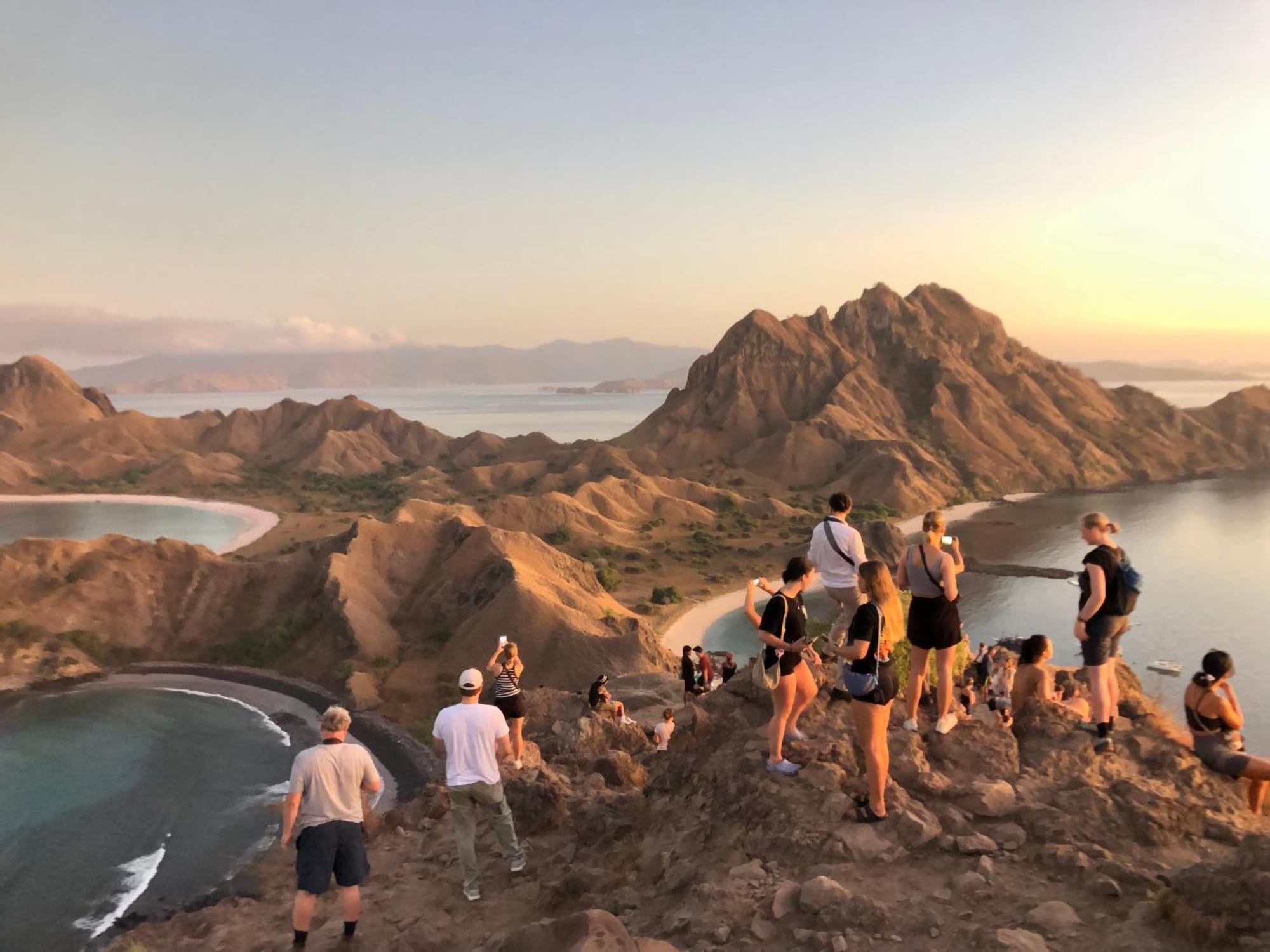 Dua Putri Komodo Homestay Екстериор снимка