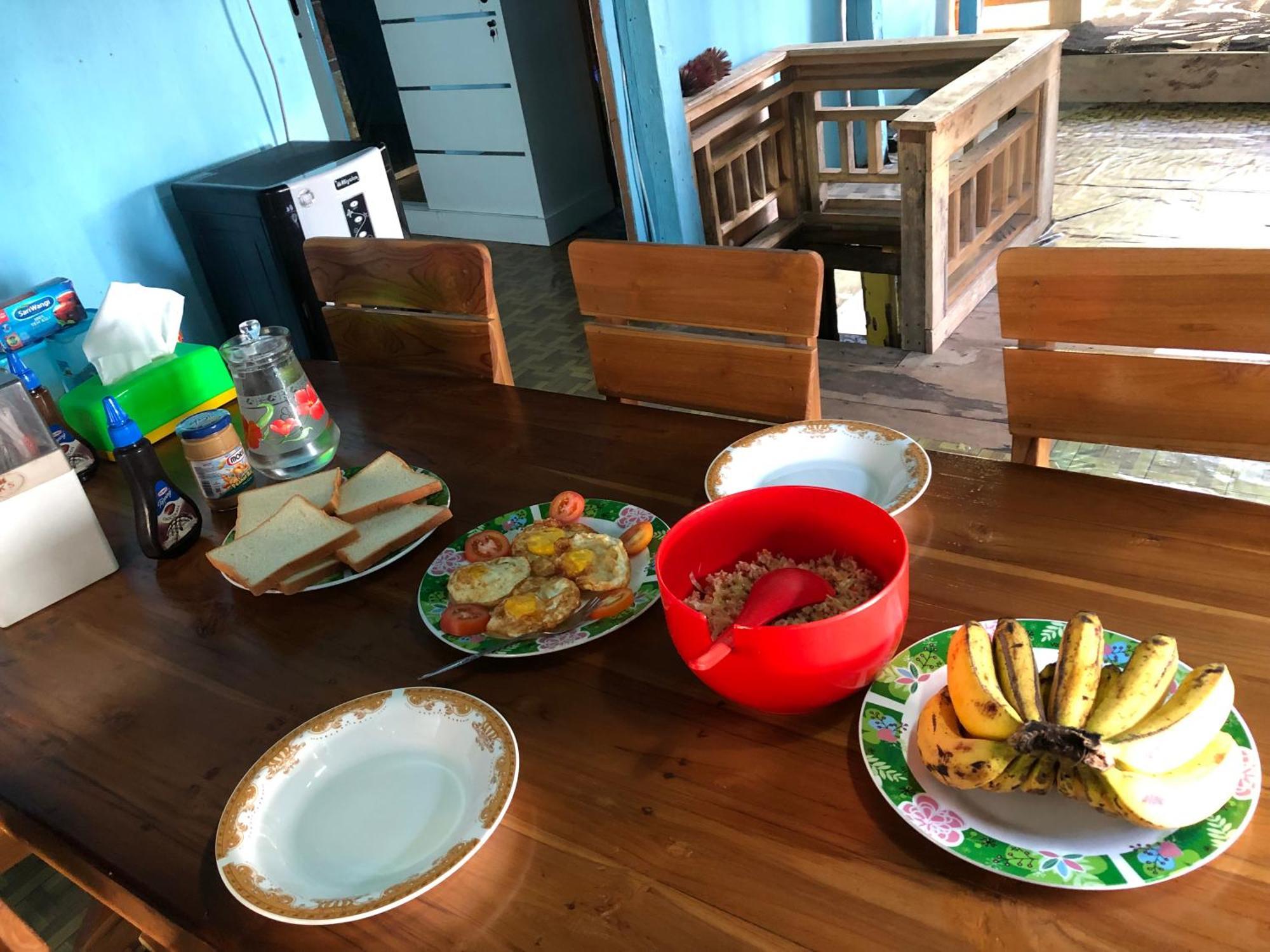 Dua Putri Komodo Homestay Екстериор снимка