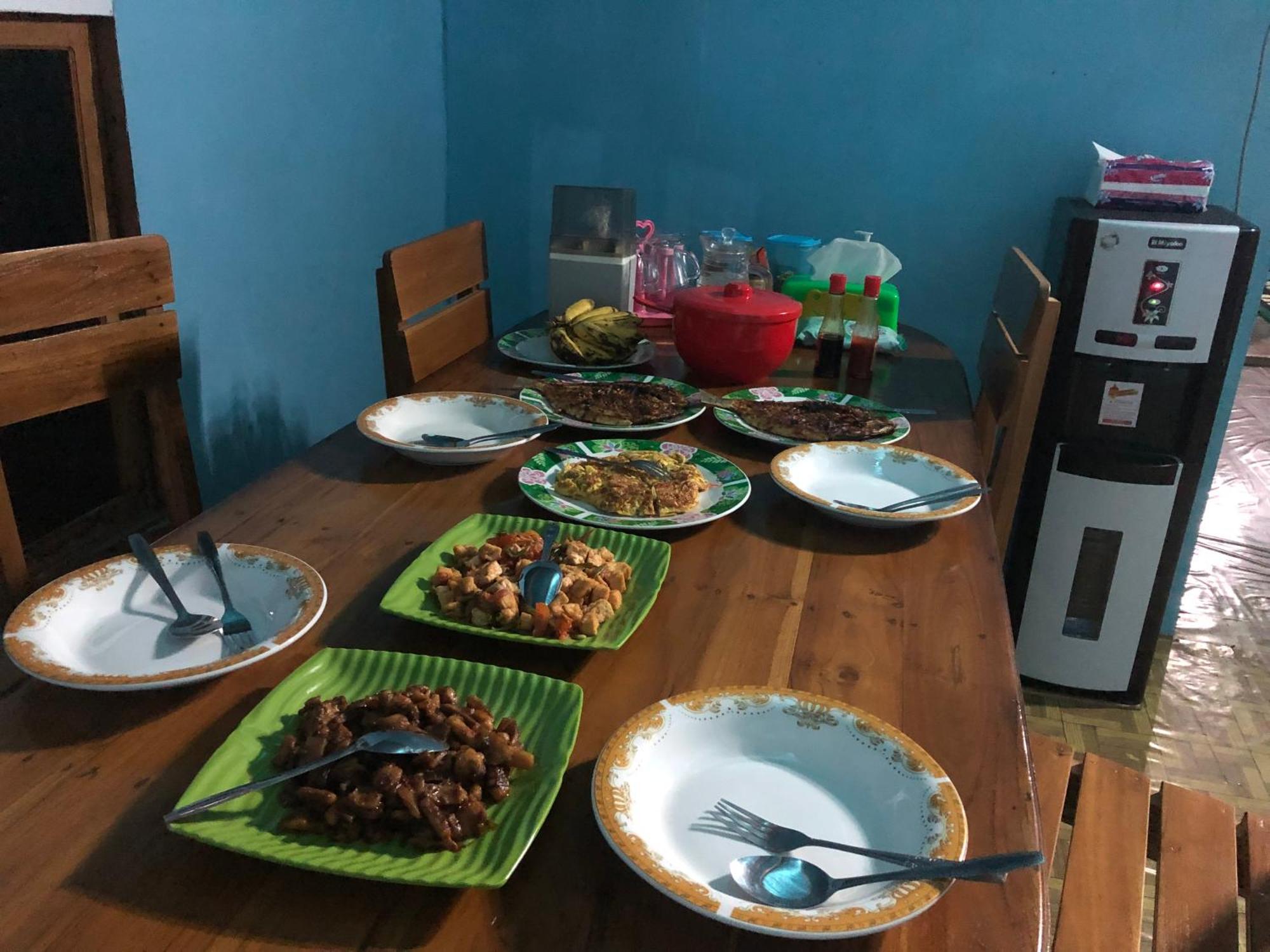 Dua Putri Komodo Homestay Екстериор снимка