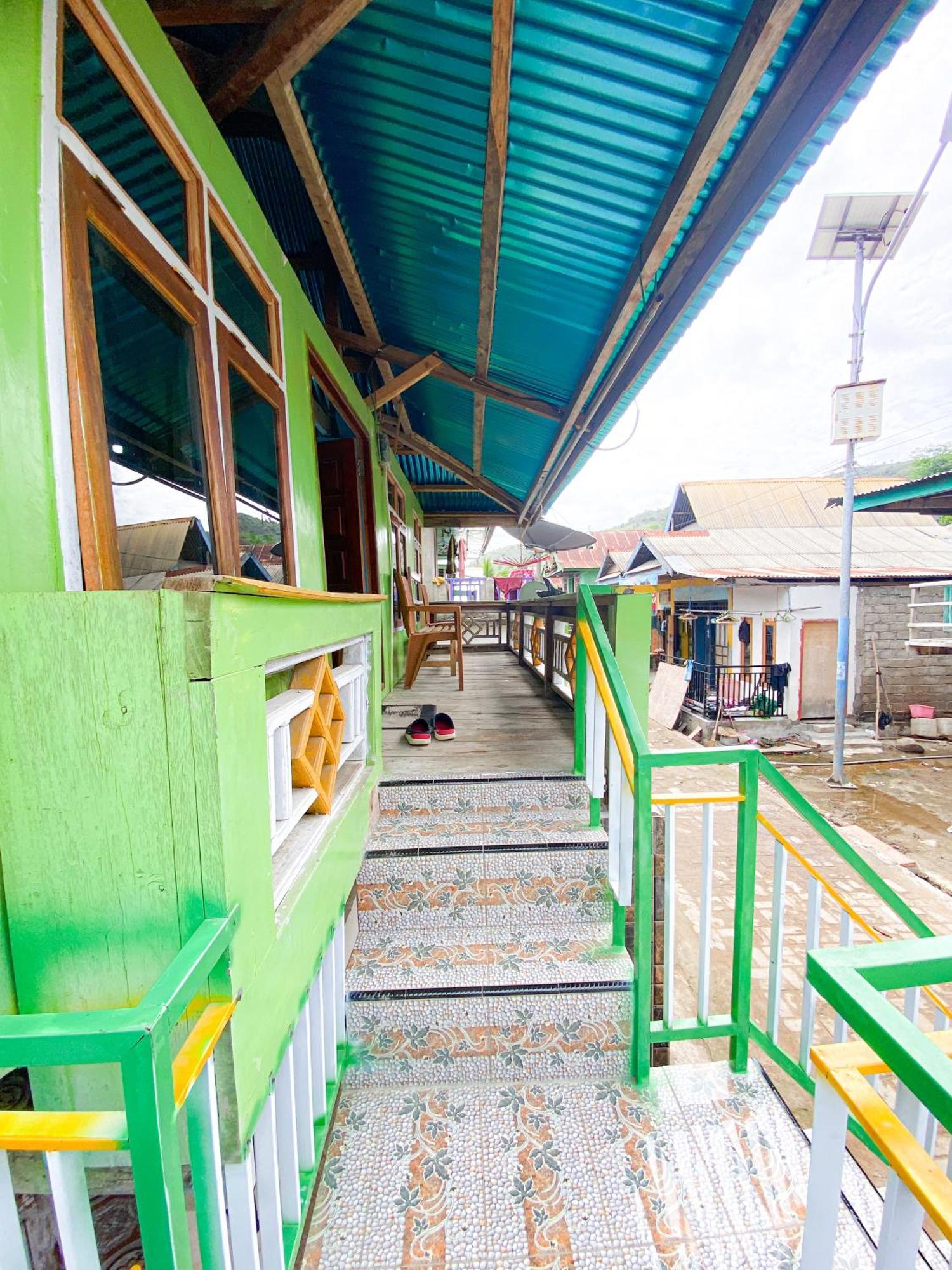 Dua Putri Komodo Homestay Екстериор снимка
